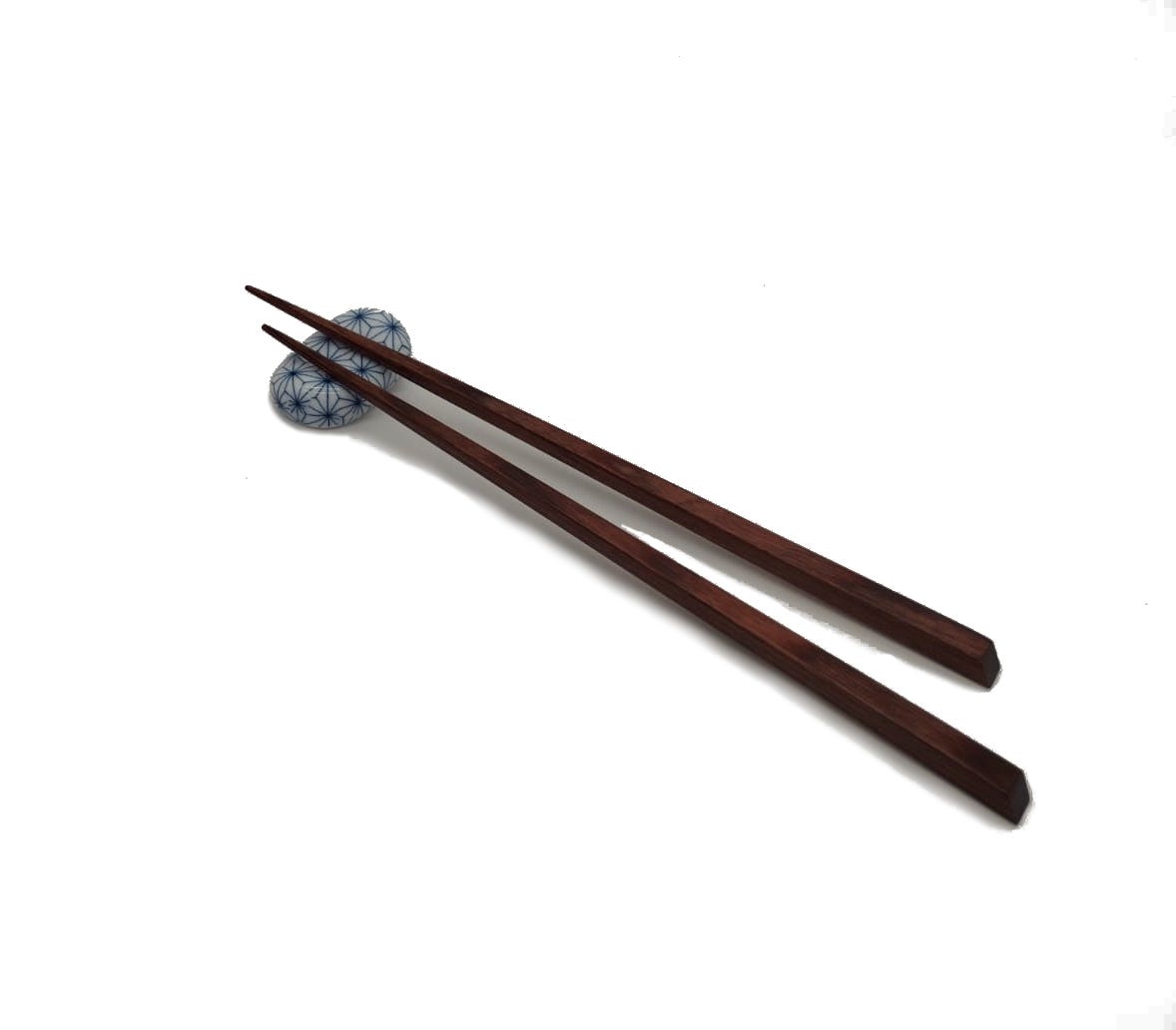 REPOSA PALETS SASHIMI FET A MÀ +PALETS DE FUSTA MARRÓ CLAR